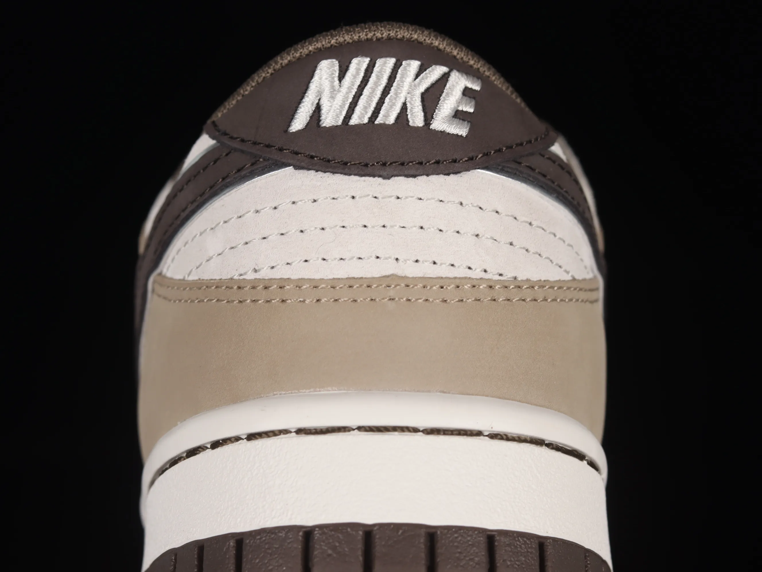 All Categories Nk SB Dunk Series Nk SB Dunk Low Low-top sneakers Otomo Katsuhiro x Nk SB Dunk Low "Steamboy OST" Creative customization collaboration Otomo Katsuhiro co-branded SB low-top sports and leisure sneakers LF0068-002